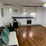 Home From Home - Modern 1 Bedroom Apartment In Birmingham City Centre - Ideal For Family, Business And Leisure Stays