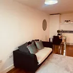 Home From Home - Modern 1 Bedroom Apartment In Birmingham City Centre - Ideal For Family, Business And Leisure Stays